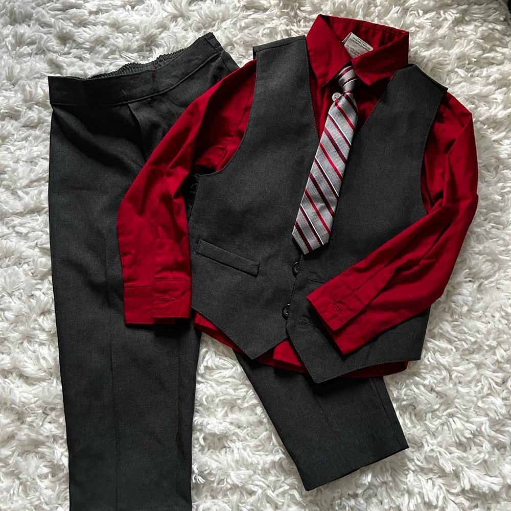 Van Heusen suit set